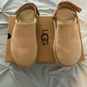 UGG Goldenstar Clog in Sand